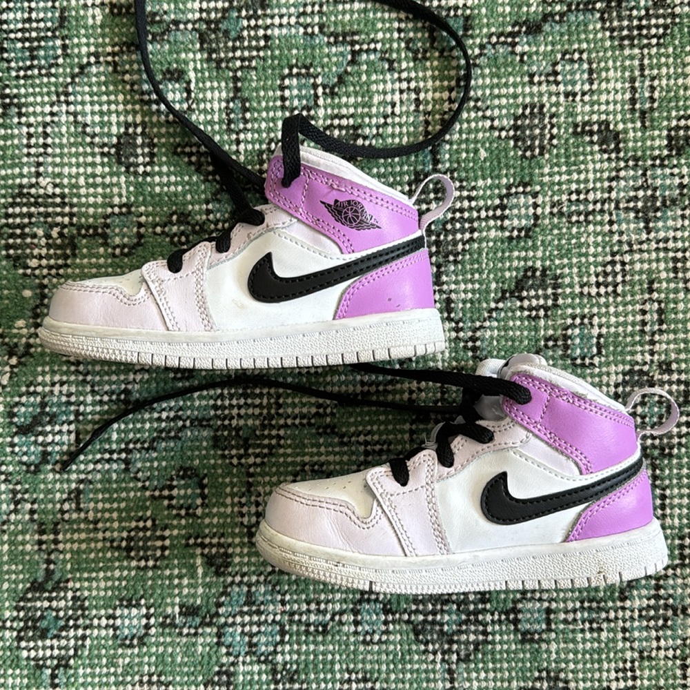 Toddler girl Jordan 1 sneakers